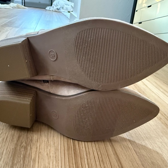 Universal Thread Cowboy Tan Heeled Boots - Picture 3 of 4